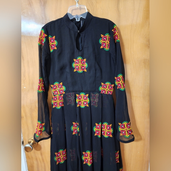 A long dress - Picture 5 of 5